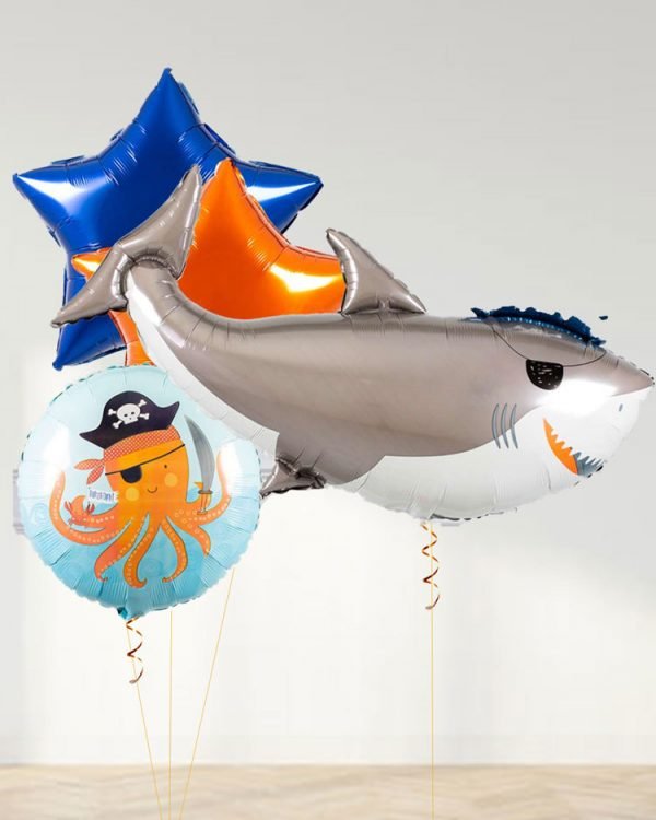 Букет из воздушных шаров пиратской акулы